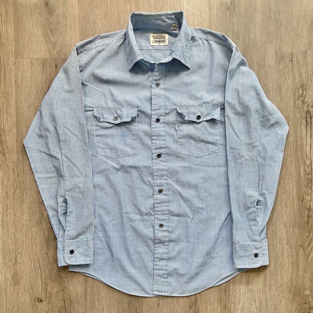 Vintage Levi’s “Striped Button-up” Long Sleeve Shirt (Sz. M)